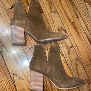 Steve Madden 9 Bootie Darci Croc Embossed New